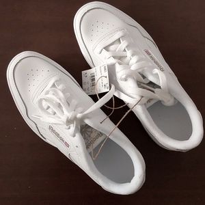 NEW men's/boys' white Reebok tennis shoes size 5.5